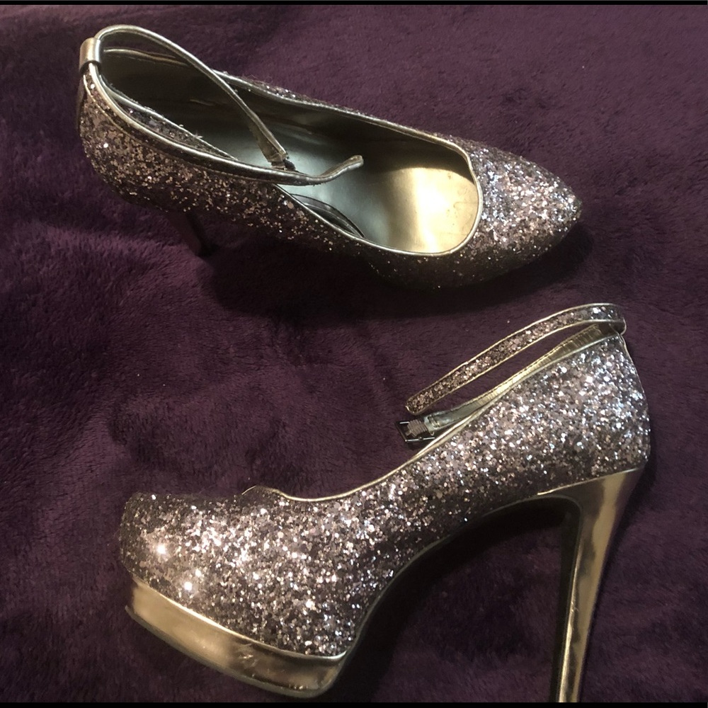 Shoes - Picture 7 of 7